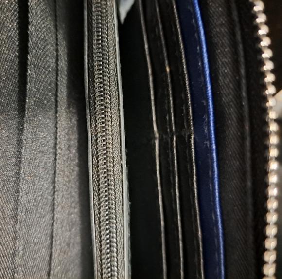 Reaction By Kenneth Cole Black Leather Wallet - Picture 9 of 10